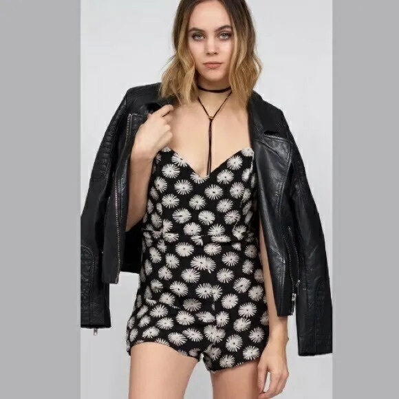 Stone Cold Fox Romper - Picture 6 of 6